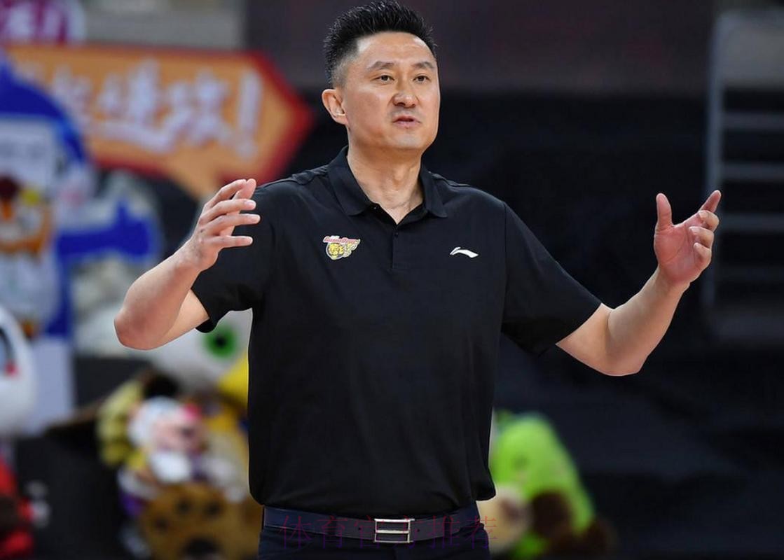 杜锋：代表广东队感谢球迷的支持，向四川队球员和教练致敬